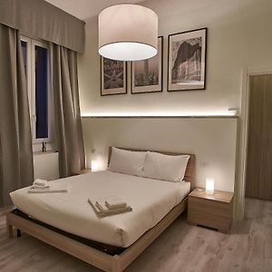 Studio Lit King-Size